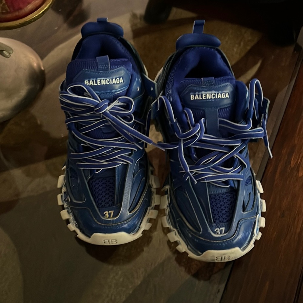 Balenciagas worn 2 times but I ordered them to small so I decided to sell them